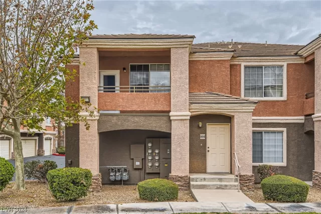 MLS: 2555388 Condo For Sale