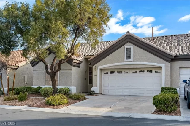 MLS: 2555401 Condo For Sale