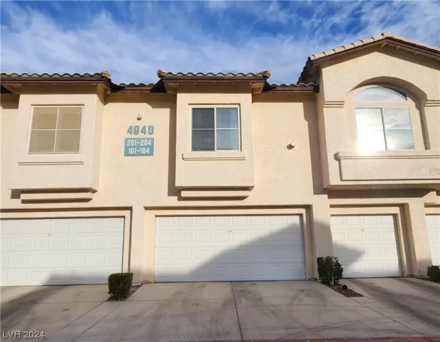 MLS: 2555422 Condo For Sale