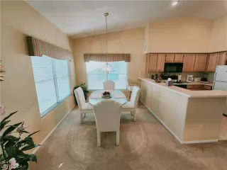 Photo #5: 2555422 Listing