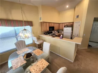 Photo #6: 2555422 Listing