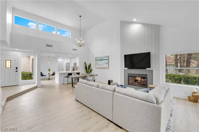 MLS: 2555449 Condo For Sale