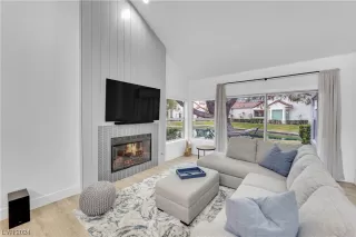 Photo #4: 2555449 Listing