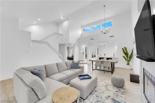 Photo #5: 2555449 Listing