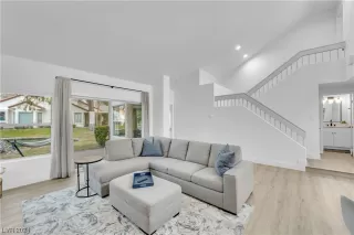 Photo #6: 2555449 Listing