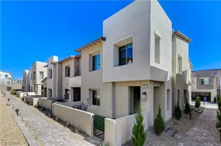 Photo #2: 2555466 Listing