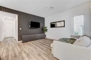 Photo #4: 2555466 Listing