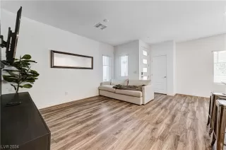 Photo #5: 2555466 Listing