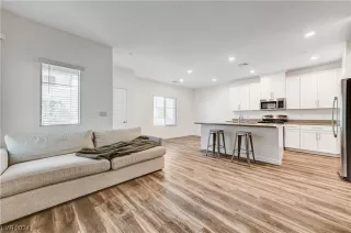 Photo #6: 2555466 Listing