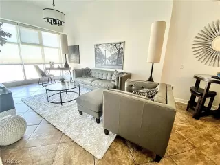 Photo #2: 2555472 Listing 