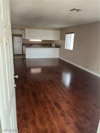 Photo #1: 2555495 Listing 