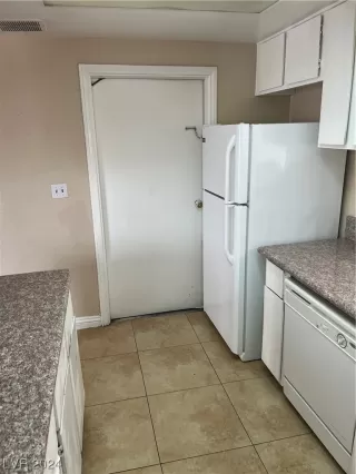 Photo #4: 2555495 Listing 