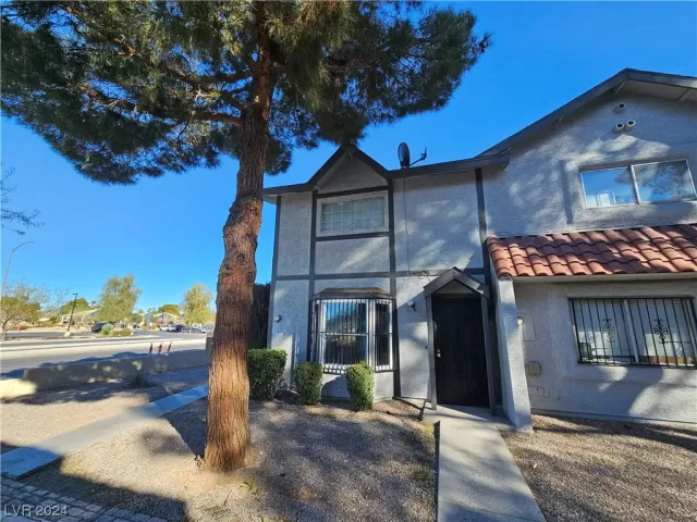 MLS: 2555501 Condo For Sale