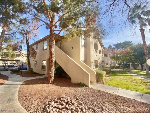 MLS: 2555507 Condo For Sale