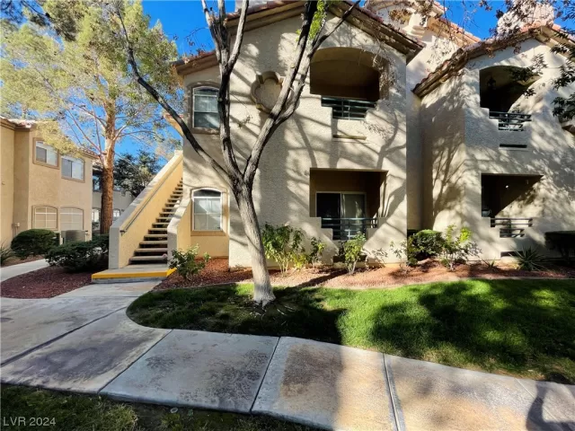 MLS: 2555521 Condo For Sale