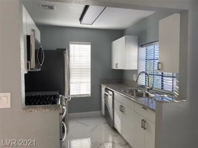 MLS: 2555523 Condo For Sale