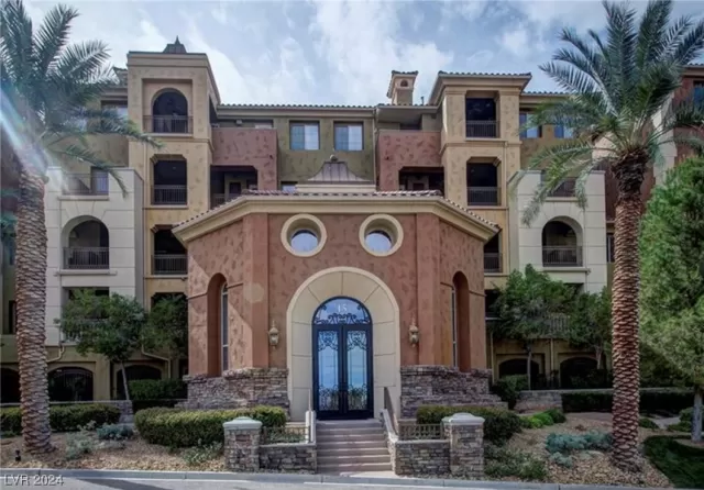 MLS: 2555537 Condo For Sale