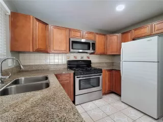 Photo #5: 2555567 Listing