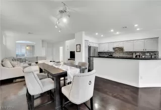 Photo #6: 2555590 Listing 