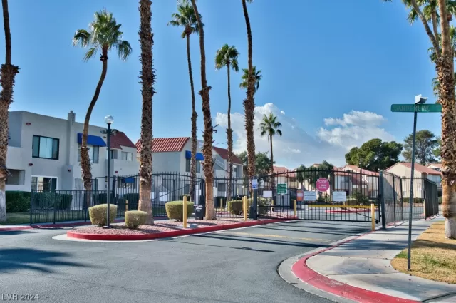 MLS: 2555602 Condo For Sale