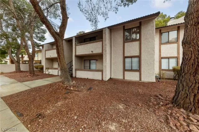 MLS: 2555603 Condo For Sale