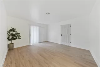 Photo #2: 2555603 Listing