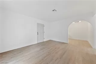 Photo #3: 2555603 Listing