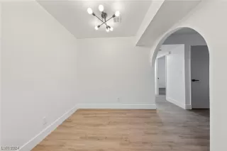 Photo #4: 2555603 Listing