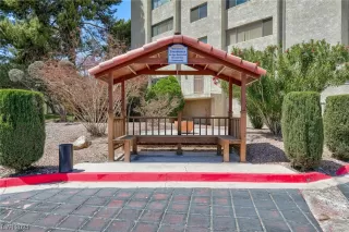 Photo #1: 2555664 Listing 