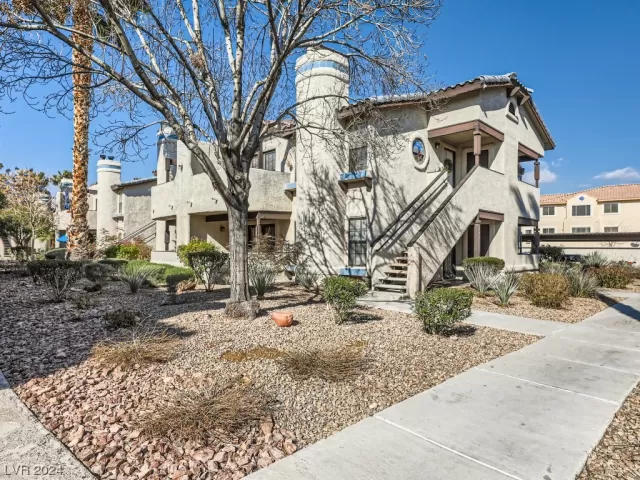 MLS: 2555667 Condo For Sale