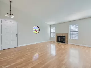 Photo #4: 2555667 Listing