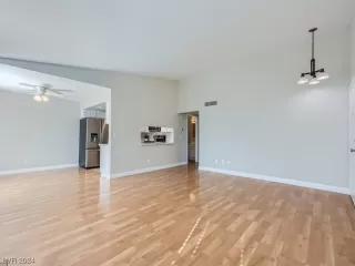 Photo #6: 2555667 Listing