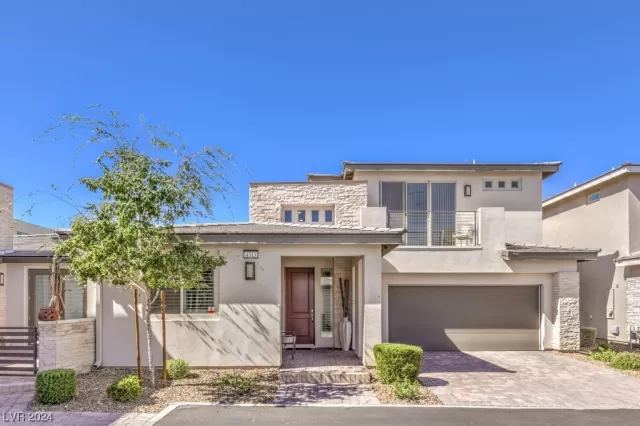 MLS: 2555672 Condo For Sale