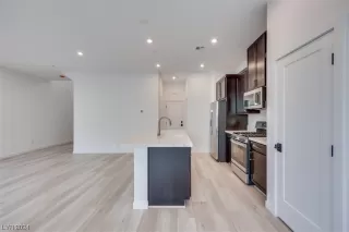 Photo #4: 2555674 Listing