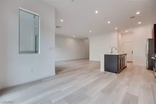 Photo #5: 2555674 Listing