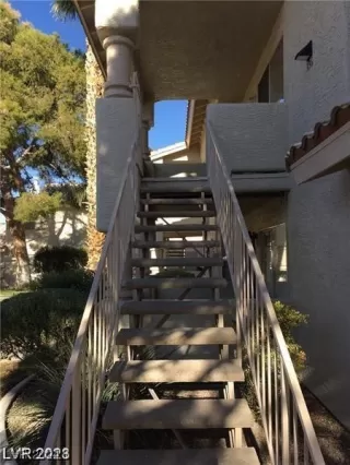 Photo #3: 2555695 Listing