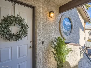 Photo #1: 2555707 Listing