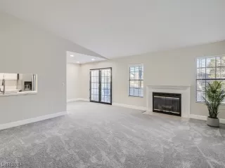 Photo #3: 2555707 Listing