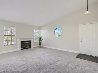 Photo #4: 2555707 Listing