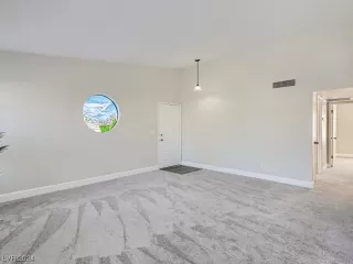 Photo #5: 2555707 Listing