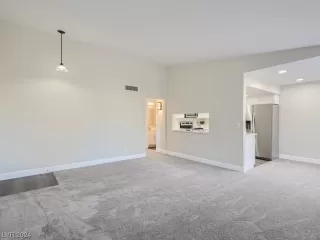 Photo #6: 2555707 Listing