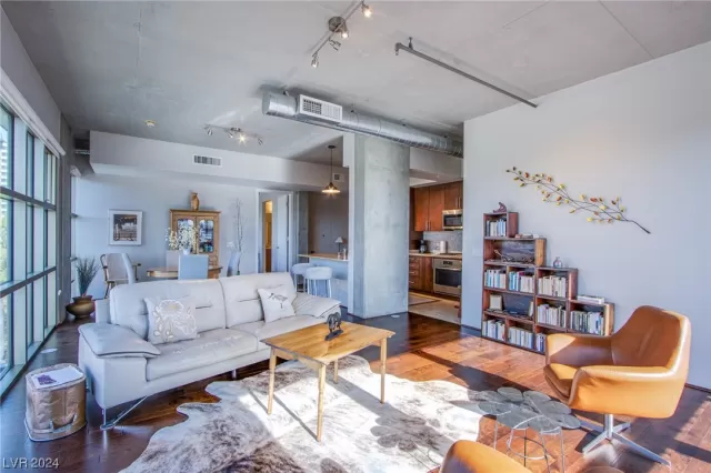 MLS: 2555736 Condo For Sale