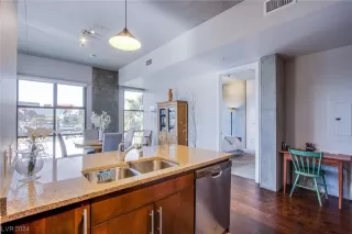 Photo #3: 2555736 Listing