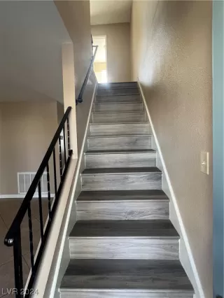 Photo #1: 2555739 Listing 