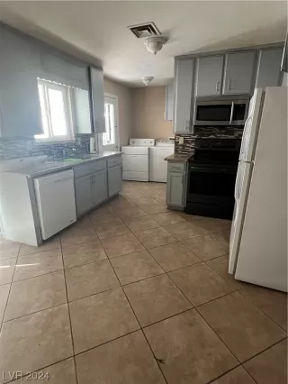 Photo #4: 2555739 Listing 