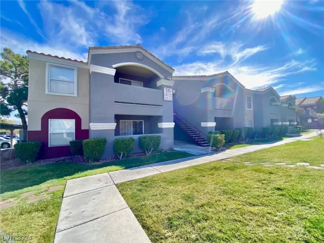 MLS: 2555753 Condo For Sale