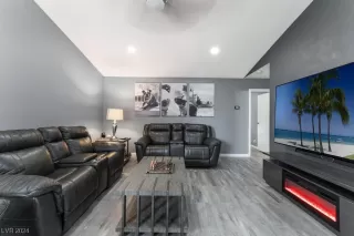 Photo #4: 2555824 Listing