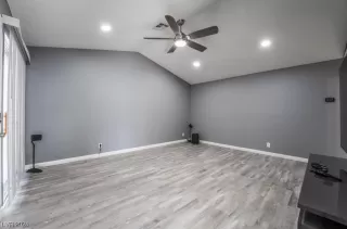 Photo #5: 2555824 Listing