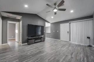 Photo #6: 2555824 Listing