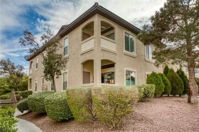 MLS: 2555826 Condo For Sale